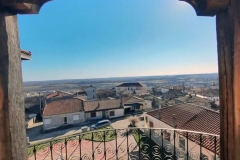 Η θέα της πόλης από τον εξώστη